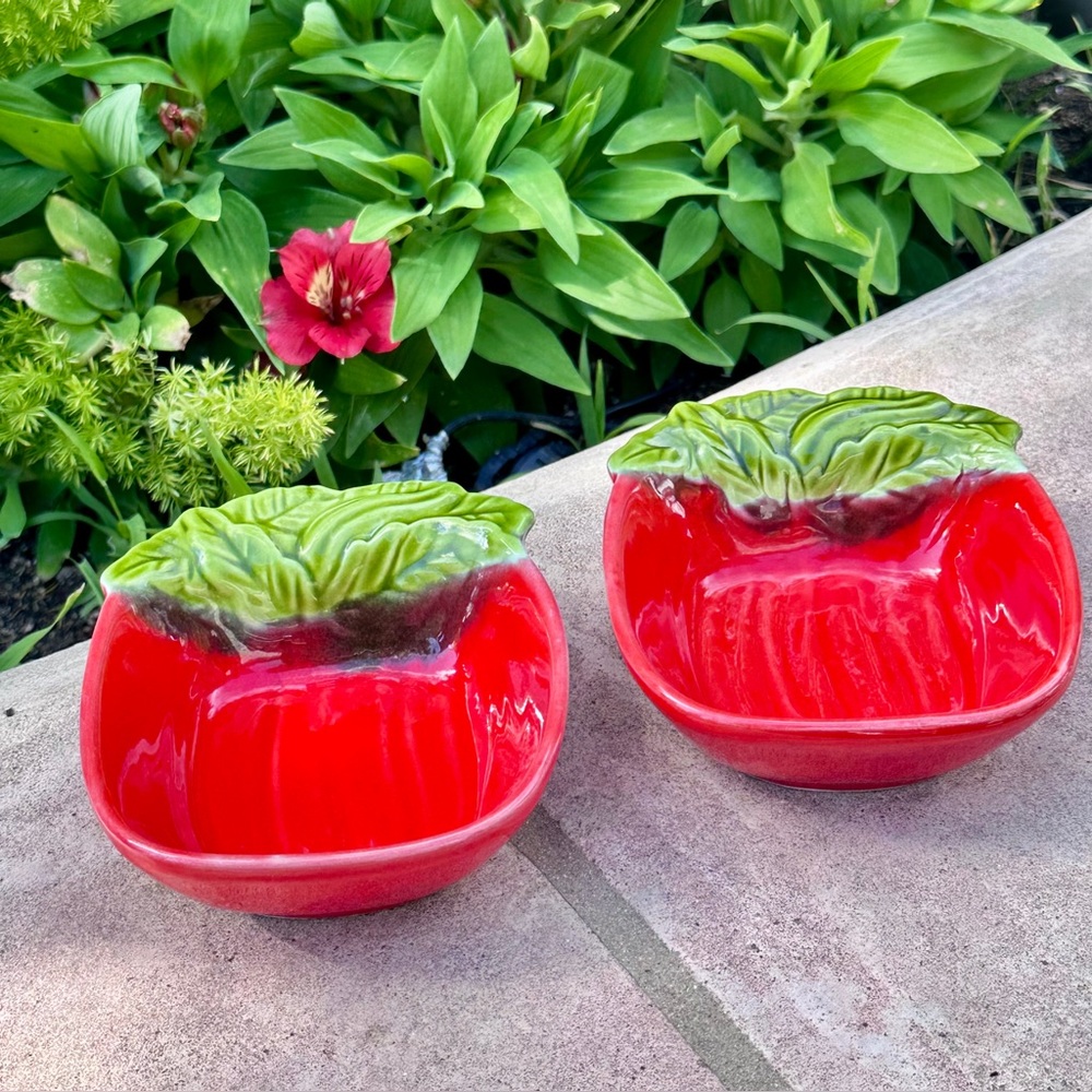๐
Vintage Pair Red & Green Bell Pepper Tomato-Shaped Condiment Bowls Spoon Rest